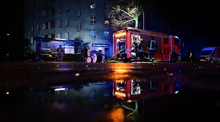 Die Berliner Feuerwehr musste in der Silvesternacht 1.830 Einsätze leisten.  / Foto: Sebastian Christoph Gollnow/dpa