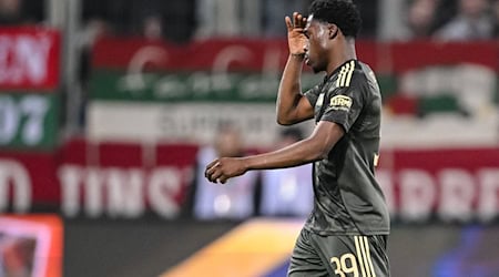 Köhn sah beim FCA die Rote Karte. / Foto: Harry Langer/dpa