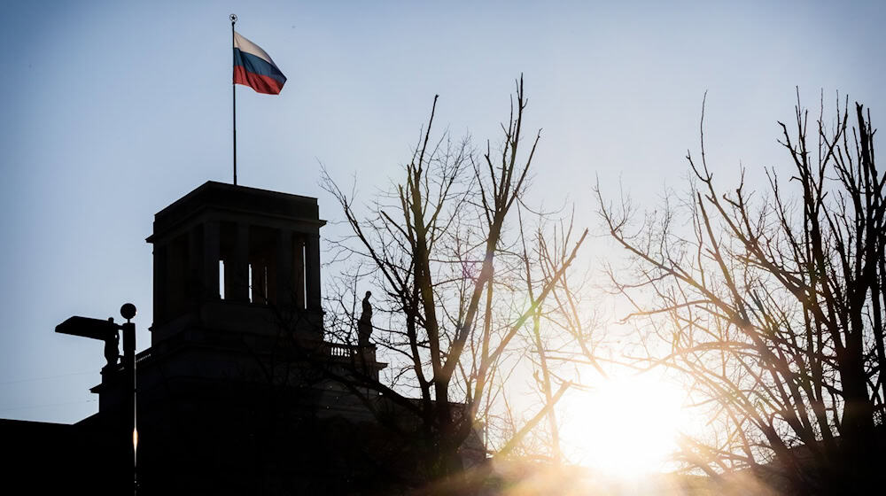 Eine Deutsch-Ukrainerin soll für einen Mitarbeiter in der russischen Botschaft in Berlin Informationen beschafft haben.  / Foto: Christoph Soeder/dpa