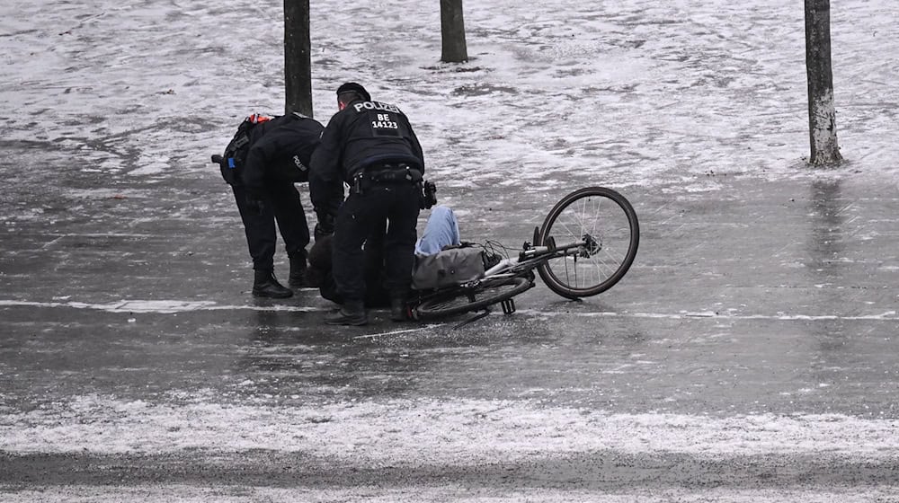 In Berlin ist es seit Tagen glatt (Archivbild). / Foto: Britta Pedersen/dpa