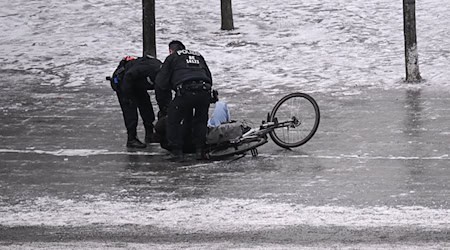 In Berlin ist es seit Tagen glatt (Archivbild). / Foto: Britta Pedersen/dpa