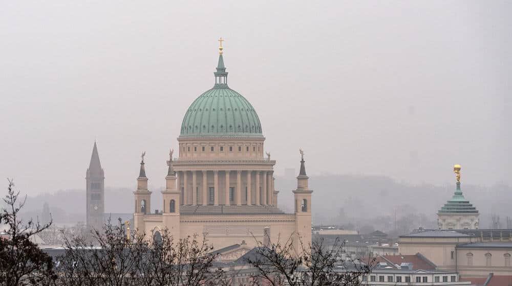 In der Einzelkategorie «Steuern» schneidet Brandenburg der Auswertung zufolge besonders gut ab, bei der Leistungsfähigkeit der Verwaltung schlecht. (Symbolbild) / Foto: Soerren Stache/dpa/ZB