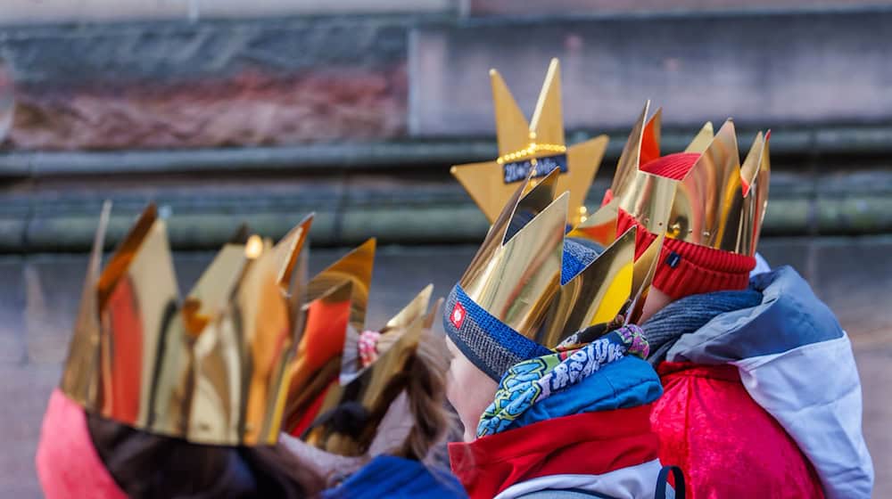 Sternsingerinnen und Sternsinger sind jedes Jahr in Deutschland unterwegs. (Symbolbild) / Foto: Philipp von Ditfurth/dpa