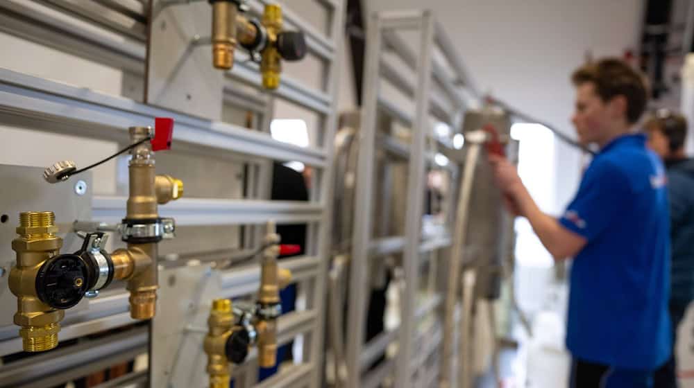 In Berlin wird nach Einschätzung der Arbeits- und Sozialverwaltung nicht genug ausgebildet. (Archivfoto)  / Foto: Monika Skolimowska/dpa