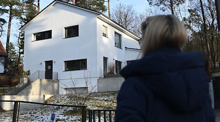 Das Haus in Rangsdorf beschäftigt seit Jahren die Brandenburger Justiz. (Archivbild) / Foto: David Hammersen/dpa