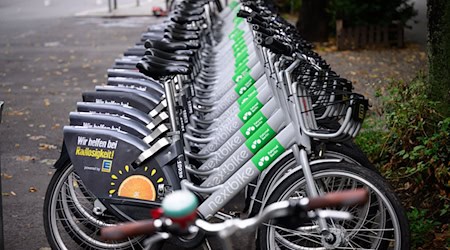 Mietfahrräder von Nextbike stehen in einer Straße in Berlin-Friedrichshain. (Symbolbild)  / Foto: Bernd von Jutrczenka/dpa