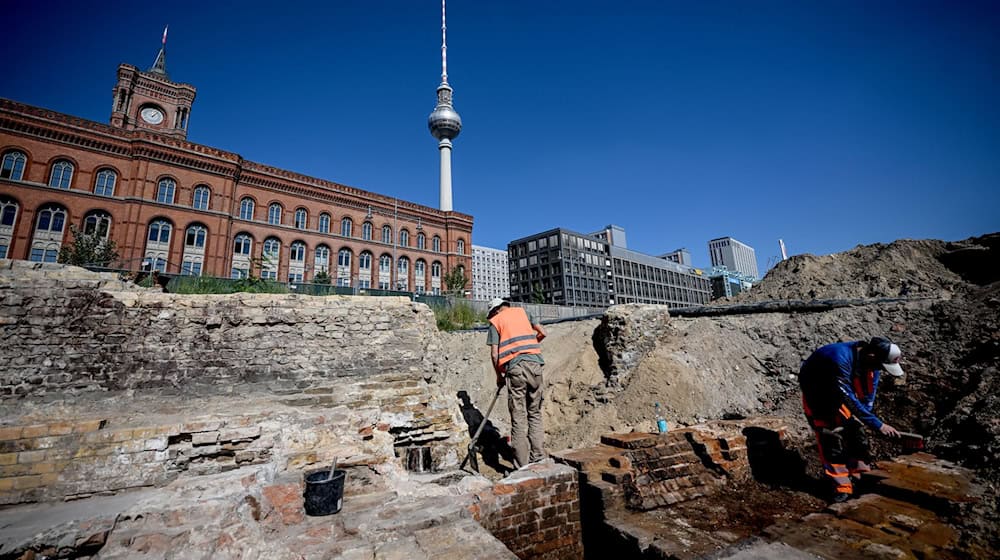 Am Berliner Molkenmarkt sollen Wohnungen entstehen. Doch bis dahin haben Archäologen noch viel zu tun. (Archivbild) / Foto: Britta Pedersen/dpa