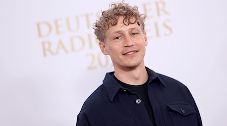 Tim Bendzko singt über den Mut, sich zu verändern. (Archivbild) / Foto: Christian Charisius/dpa