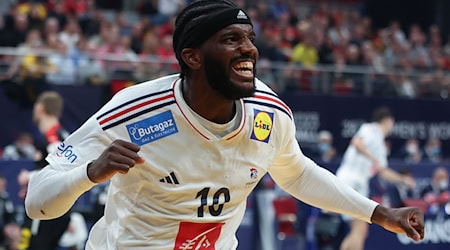 Der französische Handball-Nationalspieler Dika Mem spielt bald für Berlin. (Archivbild) / Foto: Jan Woitas/dpa
