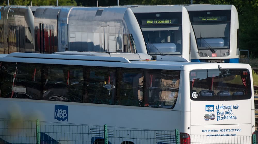 Die UBB stellt die Fernbuslinie zwischen Usedom und Berlin ein. (Archivbild) / Foto: Stefan Sauer/dpa
