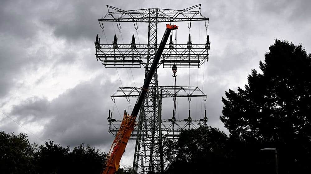 Laut einer Umfrage hat knapp jeder Dritte Sorge, von einem Stromausfall wie in Berlin betroffen zu sein.  / Foto: Britta Pedersen/dpa