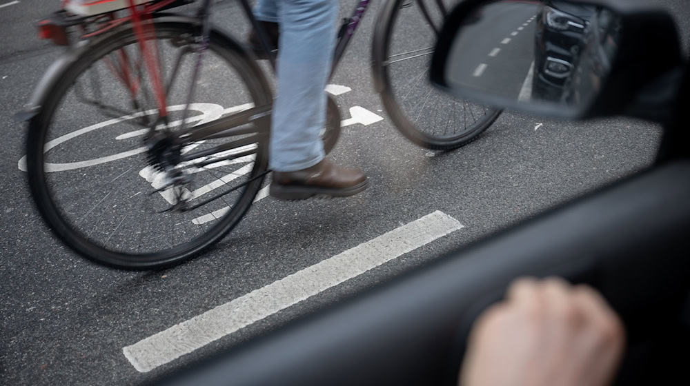 Die Gefahr durch Dooringunfälle wird in der Regel unterschätzt. (Archivfoto)  / Foto: Sebastian Gollnow/dpa