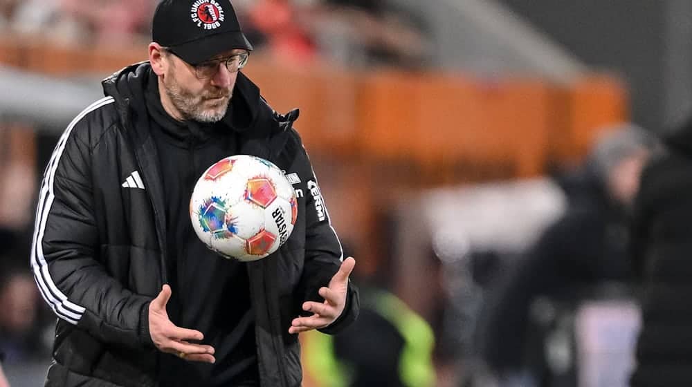 Union-Trainer Steffen Baumgart will auch in Stuttgart punkten. (Archivbild) / Foto: Harry Langer/dpa