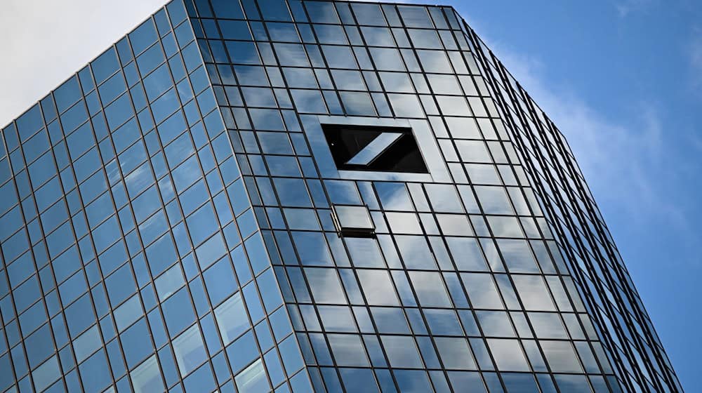 Durchsuchungen bei Deutschlands größtem Geldhaus. (Archivbild) / Foto: Arne Dedert/dpa