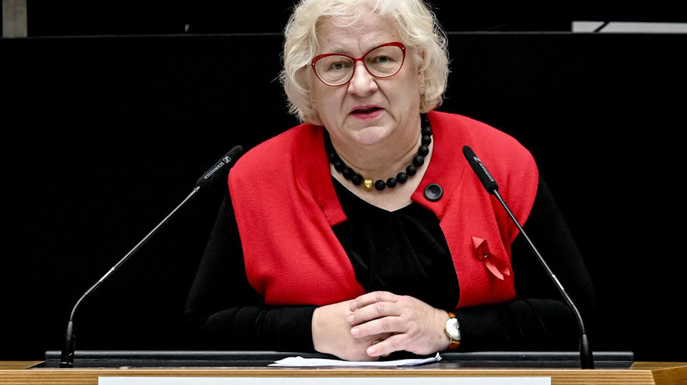 Linke-Abgeordnete Manuela Schmidt ist die Vorsitzende des neuen Untersuchungsausschusses. (Archivbild)  / Foto: Britta Pedersen/dpa