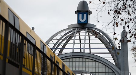Wegen Bauarbeiten am Bahnhof Nollendorfplatz kommt es auf mehreren U-Bahnlinien über Monate zu Einschränkungen. (Archivbild) / Foto: Markus Lenhardt/dpa