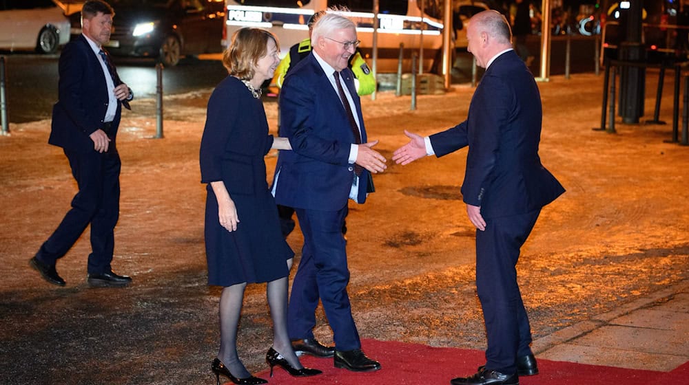 Kai Wegner hat Frank-Walter Steinmeier und seine Frau Elke Büdenbender ins Rote Rathaus eingeladen. / Foto: Bernd von Jutrczenka/dpa