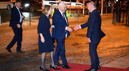 Kai Wegner hat Frank-Walter Steinmeier und seine Frau Elke Büdenbender ins Rote Rathaus eingeladen. / Foto: Bernd von Jutrczenka/dpa