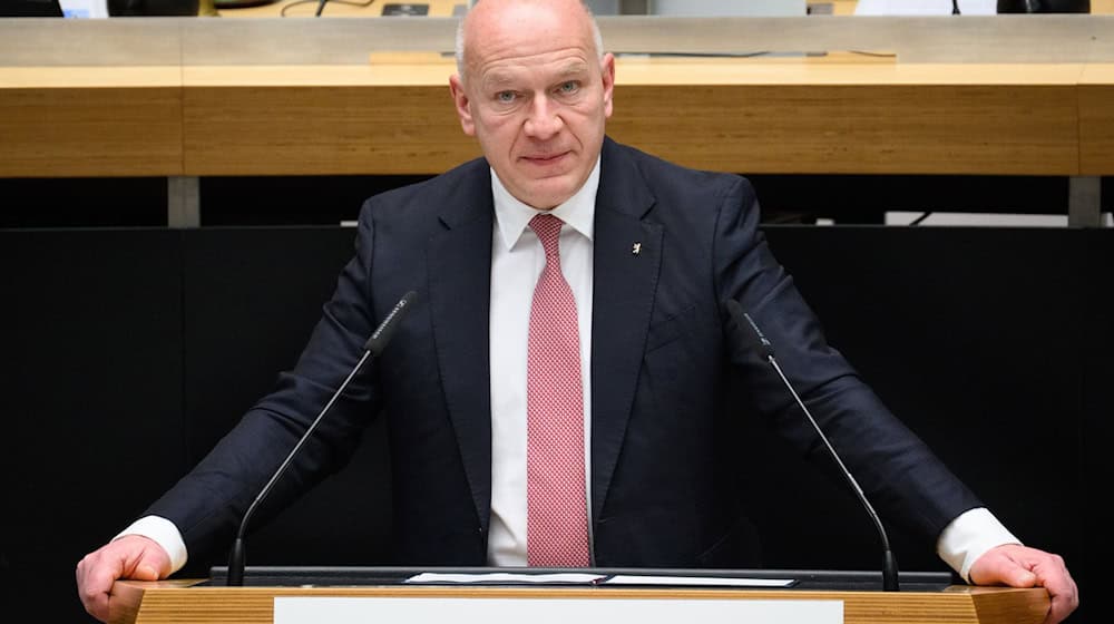 Berlins Regierender Bürgermeister Kai Wegner (CDU) gibt im Abgeordnetenhaus regelmäßig Regierungserklärungen ab (Archivbild) / Foto: Bernd von Jutrczenka/dpa