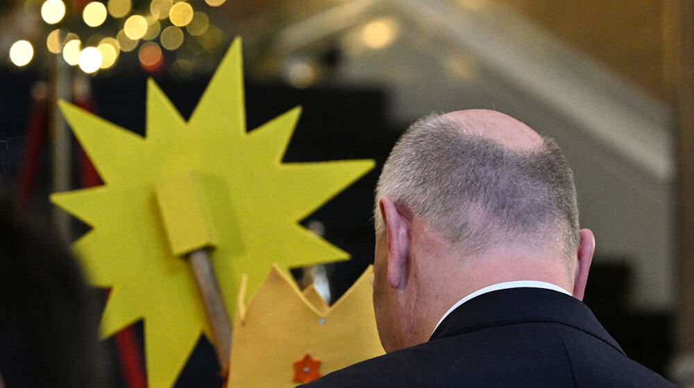 Berlins Regierender Bürgermeister Kai Wegner (CDU) steht wegen seines Krisenmanagements während des Stromausfalls unter Druck.  / Foto: Jens Kalaene/dpa