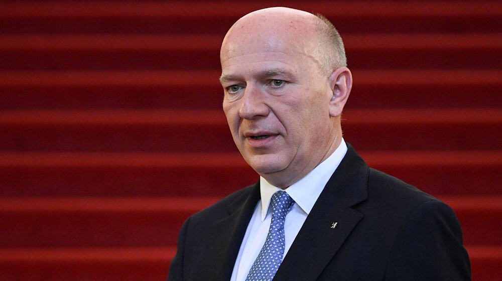 Berlins Regierender Bürgermeister Kai Wegner (CDU) hat eine Regierungserklärung angekündigt.  / Foto: Jens Kalaene/dpa