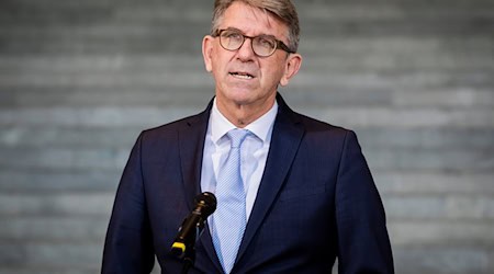 Kulturstaatsminister Wolfram Weimer sieht Chancen auf eine Demokratisierung in Venezuela. (Archivbild) / Foto: Christoph Soeder/dpa