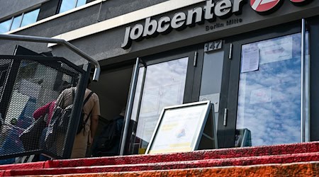 Die Arbeitslosigkeit in Berlin ist im Dezember leicht zurückgegangen. (Archivbild) / Foto: Jens Kalaene/dpa