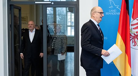 Brandenburgs Ministerpräsident Dietmar Woidke (SPD) weist Kritik des bisherigen Koalitionspartners BSW zurück. (Archivbild) / Foto: Christophe Gateau/dpa