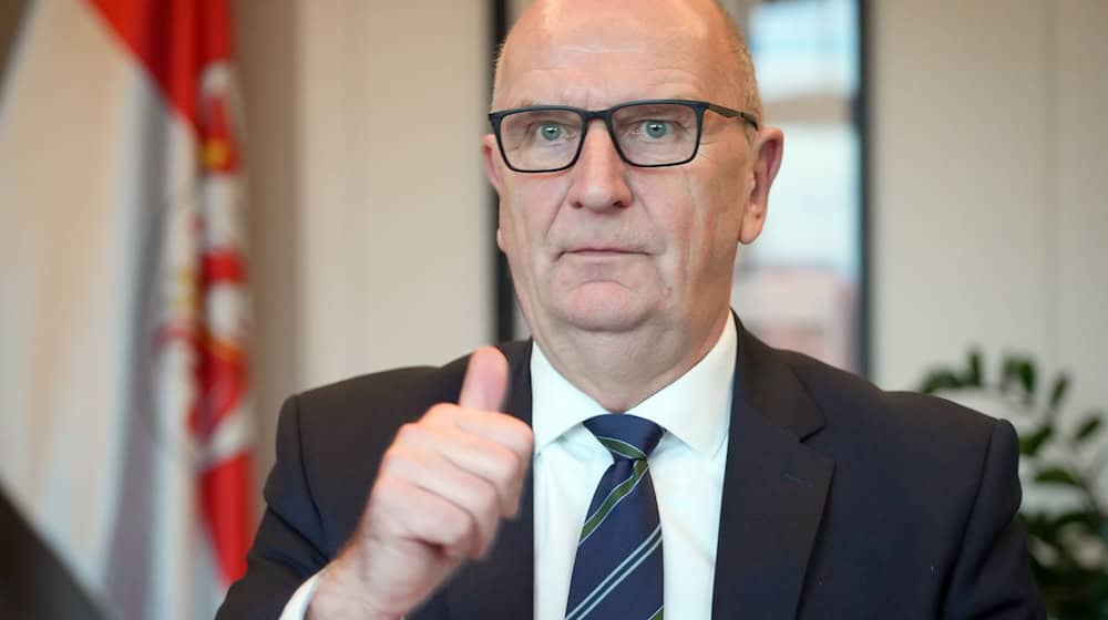Brandenburgs Ministerpräsident Dietmar Woidke (SPD) äußert sich zu Beginn eines Jahres mit vielen Wahlen (Archivbild). / Foto: Soeren Stache/dpa