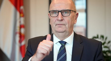 Brandenburgs Ministerpräsident Dietmar Woidke (SPD) äußert sich zu Beginn eines Jahres mit vielen Wahlen (Archivbild). / Foto: Soeren Stache/dpa