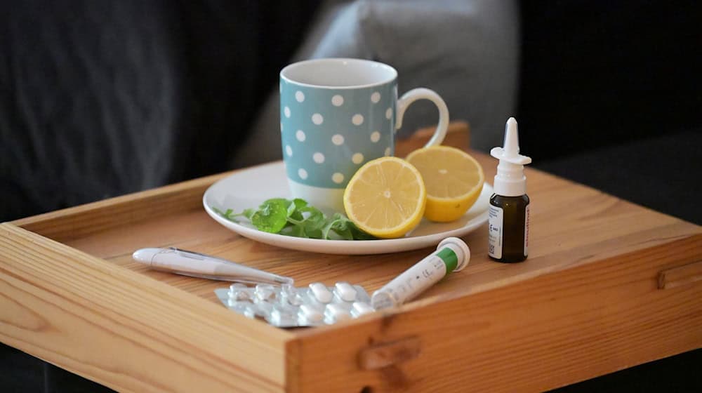 Wer RSV, Corona oder eine Grippe hat, sollte drei bis fünf Tage zu Hause bleiben (Symbolbild). / Foto: Malin Wunderlich/dpa