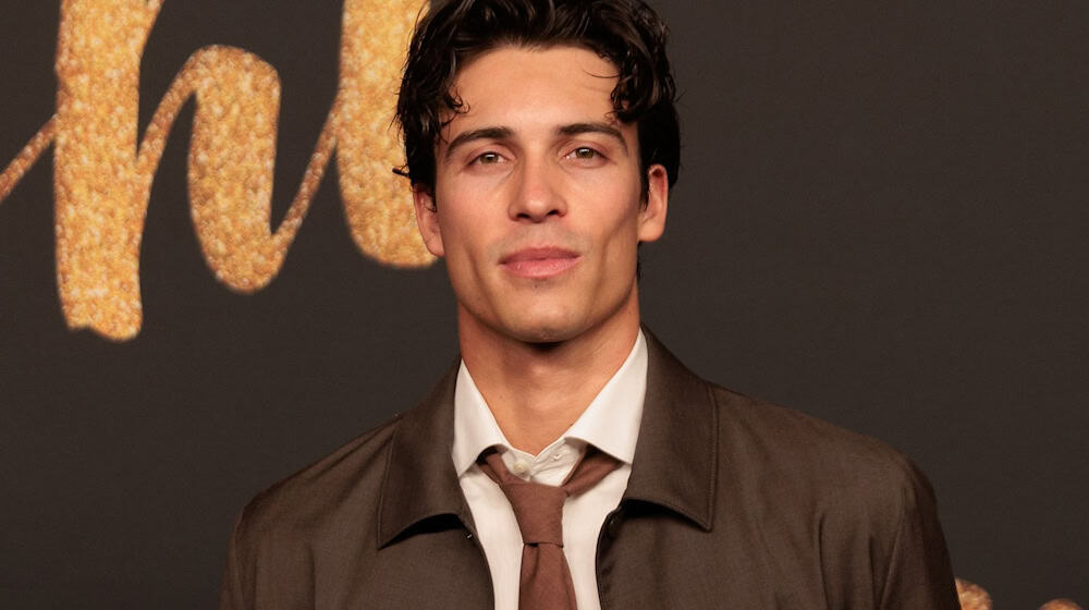 Elevator Boy Tim Schäcker am Mittwochabend bei der Veranstaltung «A night to remember» von Prime Video in Berlin. / Foto: Carsten Koall/dpa