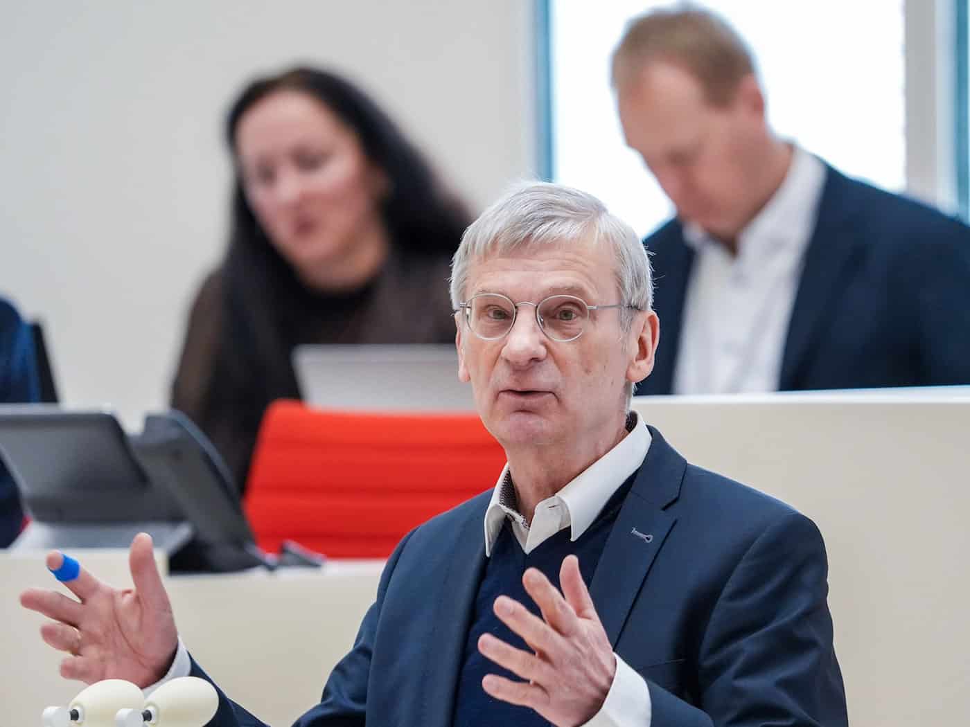 Die AfD im Landtag von Brandenburg will einen Untersuchungsausschuss, der sich mit den Umständen und Kosten der Flüchtlingsunterbringung im Landkreis Ostprignitz-Ruppin gefasst.  / Foto: Soeren Stache/dpa