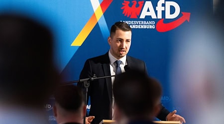 Der stellvertretende Landesvorsitzende der AfD-Jugend Generation Deutschland, Felix Niedermeyer, verteidigt seine Teilnahme an einer Veranstaltung einer rechtsextremistischen Vereinigung. (Archivbild) / Foto: Christophe Gateau/dpa