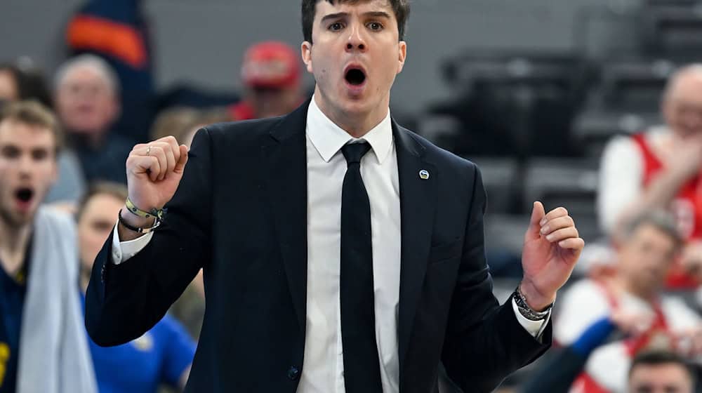 Pedro Calles darf von seinem ersten Titel als Alba-Trainer träumen / Foto: Sven Hoppe/dpa