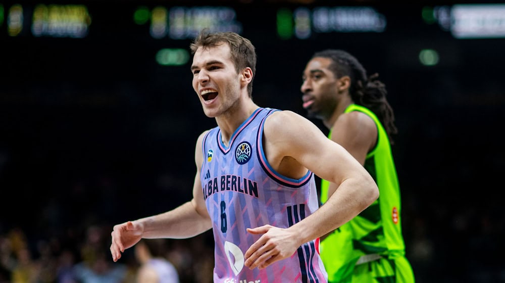 Albas Malte Delow bejubelt den vorzeitigen Viertelfinaleinzug gegen Bursa / Foto: Julius Frick/dpa