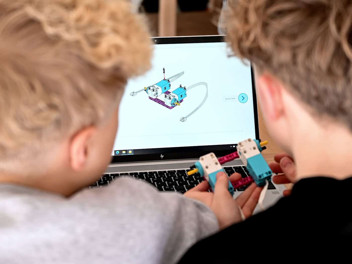 Für Schülerinnen und Schüler wird die Digitalisierung immer wichtiger.  / Foto: Britta Pedersen/dpa