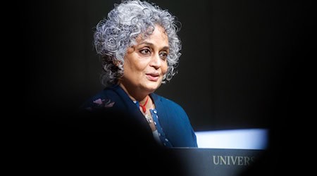 Arundhati Roy sagt Teilnahme an Berlinale in Berlin aus Protest gegen Juryaussagen ab