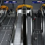 Bis auf weiteres gesperrt: 42 von 54 Rolltreppen im Berliner Hauptbahnhof. (Archivbild) / Foto: Markus Lenhardt/dpa
