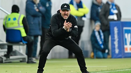 Der Trainer sprach über seine Emotionen an der Seitenlinie. (Archivbild) / Foto: Uwe Anspach/dpa