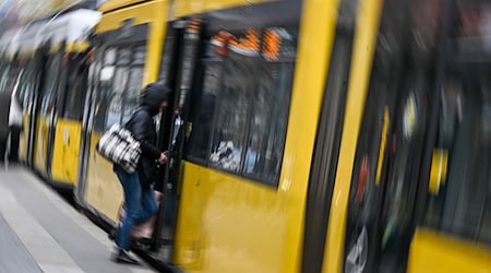 Berliner Schülerinnen und Schüler dürfen den ÖPNV in der Hauptstadt kostenlos nutzen. (Archivbild) / Foto: Jens Kalaene/dpa