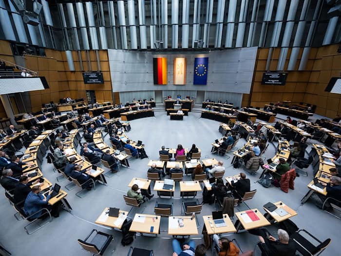 Das Berliner Abgeordnetenhaus hat lange über die Sicherung von Kleingärten in der Stadt beraten.    / Foto: Christophe Gateau/dpa