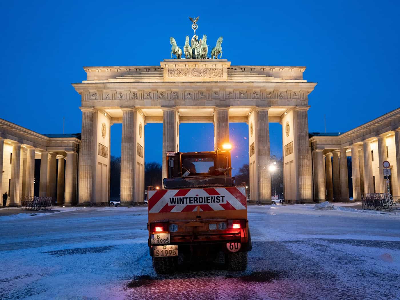 Streusalz soll auf glatten Berliner Wegen im Winter nicht mehr tabu sein. (Symbolbild) / Foto: Kay Nietfeld/dpa