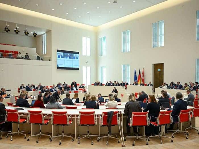 Der Brandenburger Landtag hat ein knapp einjähriges Moratorium für neue Windräder beschlossen, um Wildwuchs zu verhindern. / Foto: Britta Pedersen/dpa