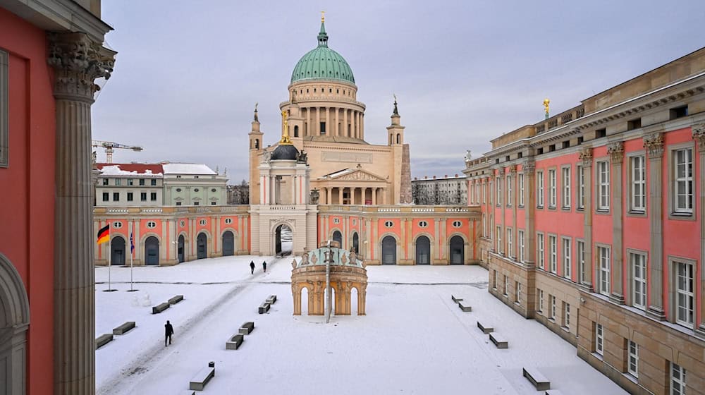 Mehr Gäste haben den Brandenburger Landtag im vergangenen Jahr besucht. (Archivbild) / Foto: Soeren Stache/dpa