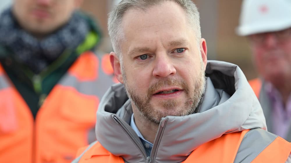 Der neue BVG-Vorstand Marc Hermann verantwortete zuletzt den Bau des neuen ICE-Instandhaltungswerks in Cottbus. (Archivbild) / Foto: Soeren Stache/dpa