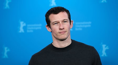Dua Lipa überrascht Berlinale-Besuch: Verlobter Callum Turner bei «Rosebush Pruning»