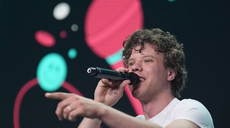 Der Deutsche Musikautor*innenpreis geht an Zartmann und seine Co-Autoren. (Archivbild) / Foto: Marcus Brandt/dpa