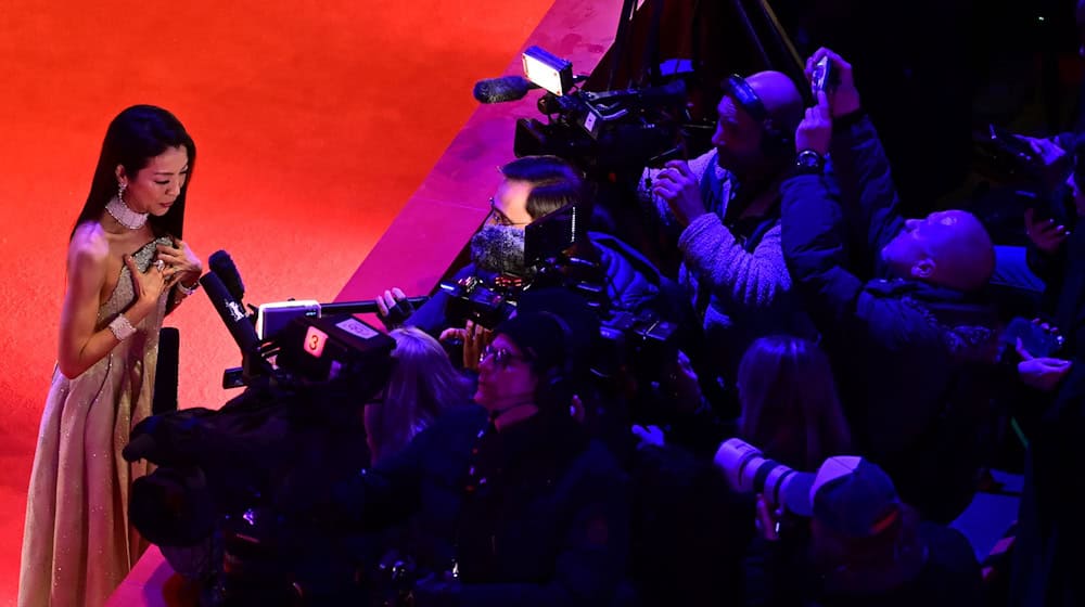 Michelle Yeoh kam zum Eröffnungsabend der Berlinale. / Foto: Sebastian Christoph Gollnow/dpa