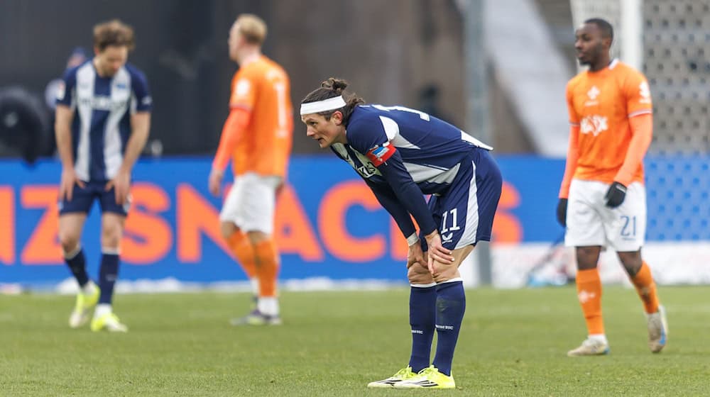 Am Ende gab es wieder keinen Sieg für die Berliner. / Foto: Andreas Gora/dpa